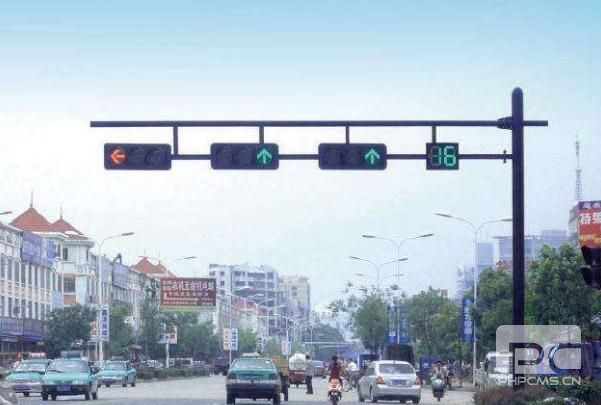 信号灯杆上的交通信号灯控制特点及作用